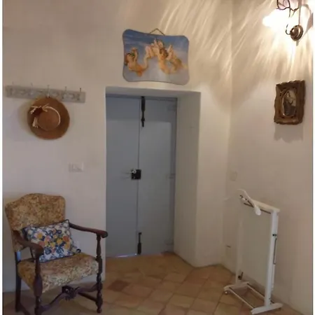 Le Nel Borgo Crucoli